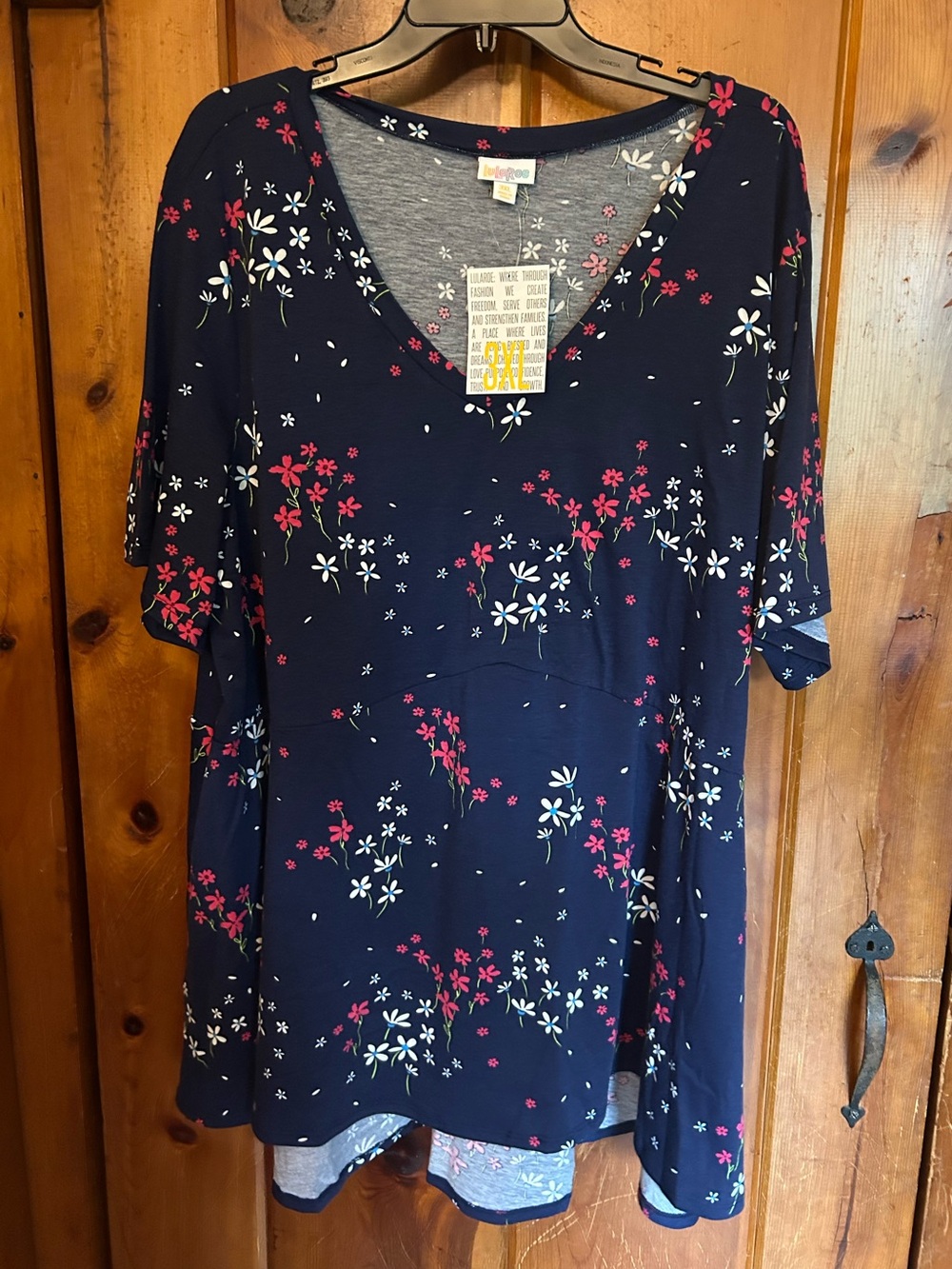 LuLaRoe Women's Navy Floral V-Neck Tunic Top 3X NWT